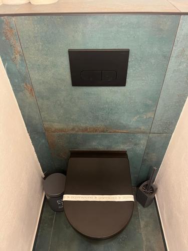 a small bathroom with a toilet in a room at Mikulovská chalupa in Mikulov