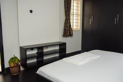 Ένα ή περισσότερα κρεβάτια σε δωμάτιο στο Mama Rose Homestay in Madipakkam