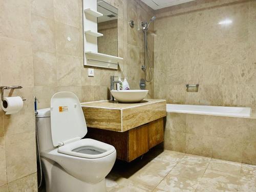 a bathroom with a toilet and a sink and a tub at 1 min walk to Lot 10 - Pavilion - Fahrenheit for 1-5px in Kuala Lumpur