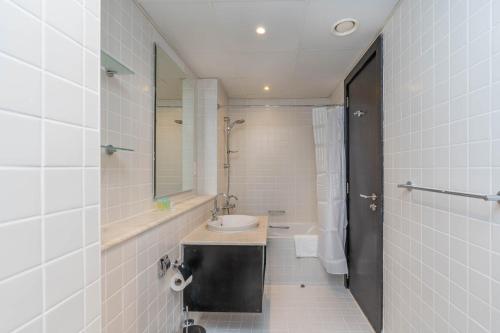 A bathroom at Charming 1 Bedroom - Close to Metro