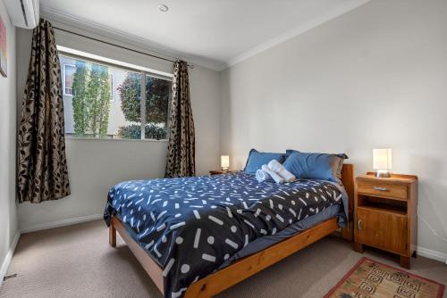 Tempat tidur dalam kamar di The Oasis