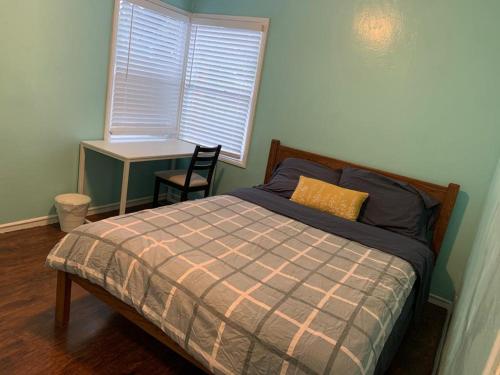 Vuode tai vuoteita majoituspaikassa Tehama Home - Cozy & Affordable Private Rooms near Berkeley