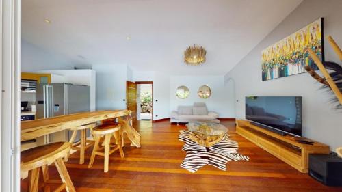 Televisyen dan/atau pusat hiburan di Karucoco Lodge