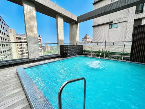 a swimming pool on the roof of a building at Vasty Jiaoxi Hotel in Jiaoxi