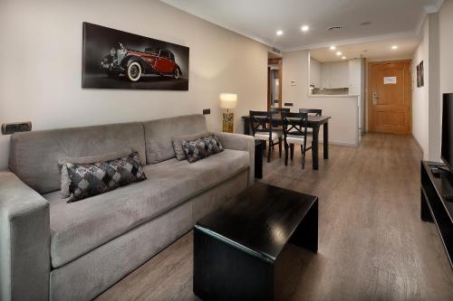 Apartaments-Hotel Hispanos 7 Suiza photo 5