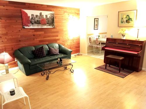 Gallery image of Stylish Cozy & Lively Room - Close to amenities for 2-3 People - Room 2 in Surrey