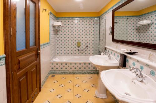 Koupelna v ubytování Hotel Spa Villalba