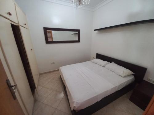 Кровать или кровати в номере Appartement Familia Corniche Malabata Tanger