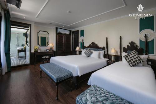 Ένα ή περισσότερα κρεβάτια σε δωμάτιο στο Genesis Luxury Regal Cruise by Premier Group