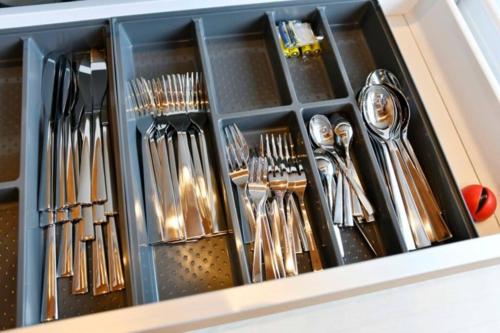 a drawer full of utensils in a drawer at 星が瞬くフィンランドログハウス ポーラーハウス西軽井沢 in Oiwake