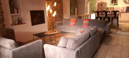 Ruang duduk di les galets de l agly, 6 ch, 12 couchages Semaine ou WE famille amis copains