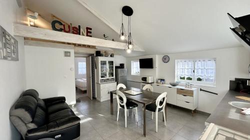 Les Alouettes, maison avec studio pour 4 personnes proche de la baie.