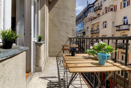 Akacfa 7 Two Bedroom Central Apartment