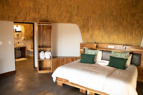 Katil atau katil-katil dalam bilik di Desert Hills Lodge