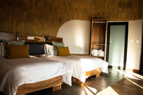 Katil atau katil-katil dalam bilik di Desert Hills Lodge