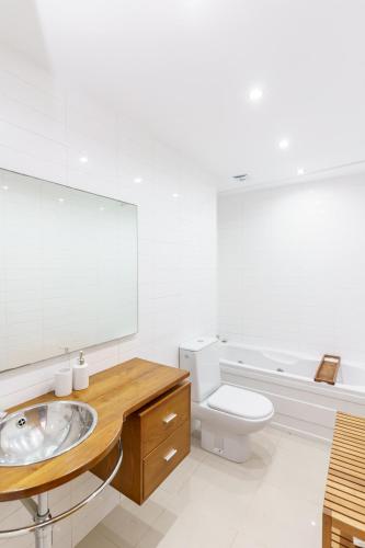 A&N Beach Access Apartment with Pools & Terrace