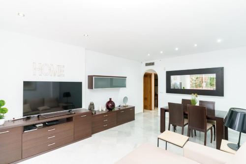 A&N Beach Access Apartment with Pools & Terrace