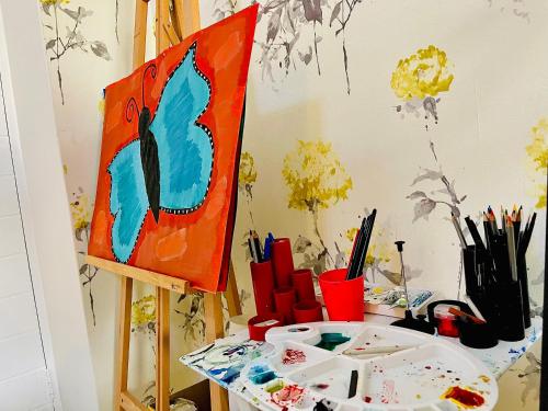 a painting sitting on a table next to a painting at Idesel Apartment in Edendale