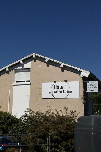 Φωτογραφία από το άλμπουμ του Hôtel Au Val De Saône Free Parking σε Sathonay-Camp