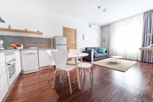 a kitchen and living room with a table and chairs at Anchieta 60 in La Laguna
