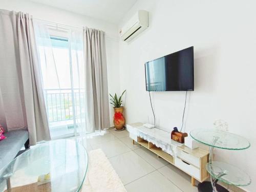 Μια τηλεόραση ή/και κέντρο ψυχαγωγίας στο Metropol Serviced Apartment Nice Pool View 3 BR
