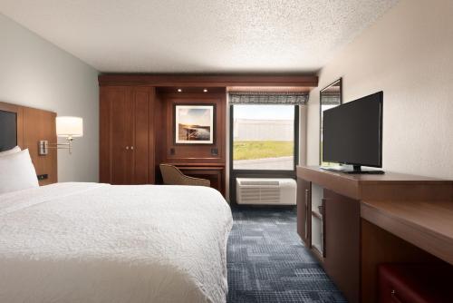 Ένα ή περισσότερα κρεβάτια σε δωμάτιο στο Hampton Inn Wausau