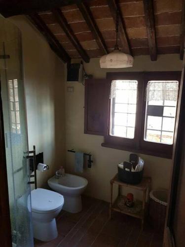 a bathroom with a toilet and a sink at il sogno di Civita in Civita di Bagnoregio