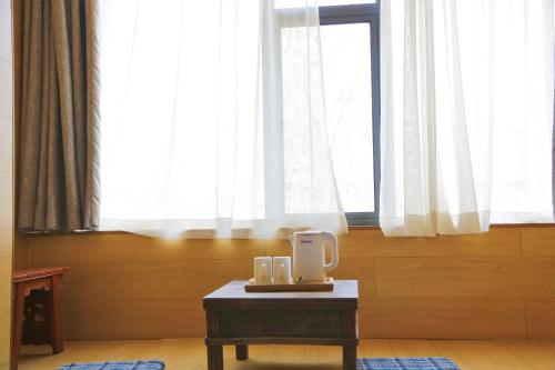 a room with windows and a table with cups on it at Xi'an Travelling with Hotel South Gate in Xi'an