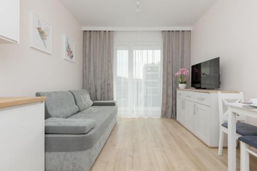 Cozy Apartment Łopuszańska by Noclegi Renters