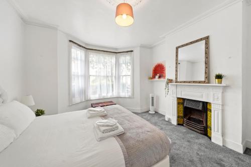 Gallery image of Lovely - 3 Bedroom Garden Flat - Fulham in London