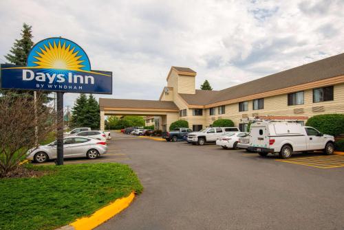 a days inn sign in front of a parking lot at Days Inn by Wyndham Coeur d'Alene in Coeur d'Alene
