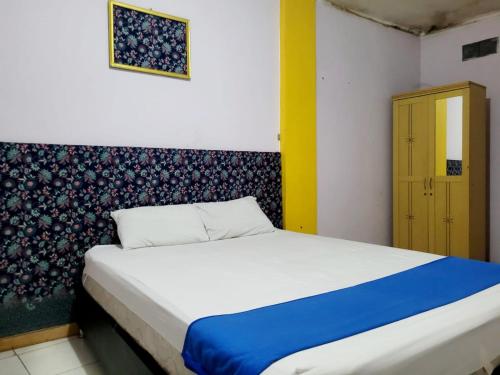 מיטה או מיטות בחדר ב-Wisma Gahalta by Fans