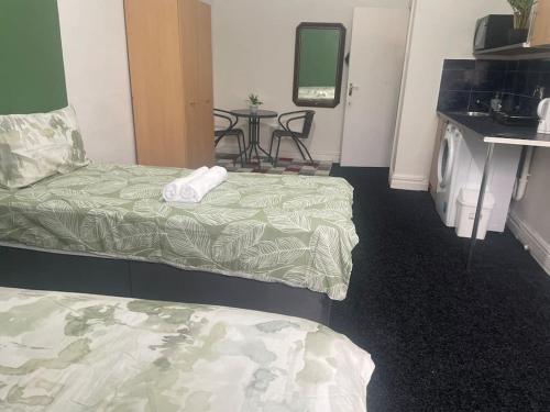 Postel nebo postele na pokoji v ubytování One2One - Duplex Relocations