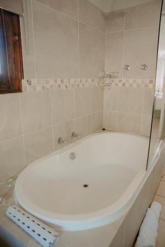 Bilik mandi di Thyme Out Weltevreden Farm