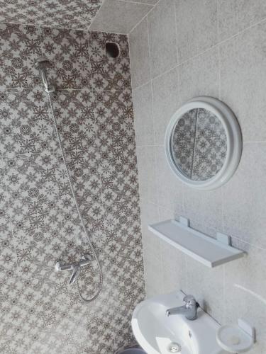 a bathroom with a shower and a sink and a mirror at Appartements de luxe près de la mer in Nabeul