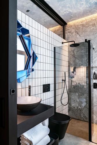 a bathroom with a sink and a shower at BILBAO DREAMS Luxury in Bilbao