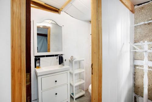 a bathroom with a sink and a mirror at Salón y Casa para eventos in Granadilla de Abona