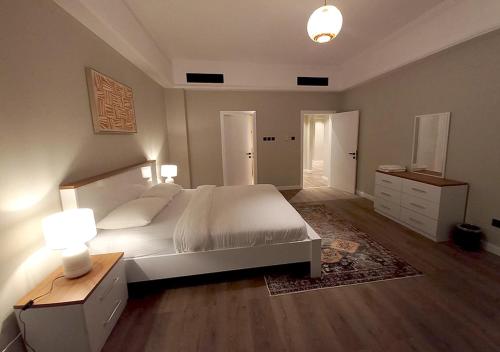 Posteľ alebo postele v izbe v ubytovaní Al Faris Suites 2