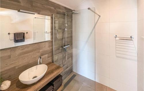Koupelna v ubytování Stunning Home In Lauwersoog With Wifi