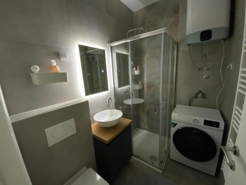 a bathroom with a sink and a shower and a toilet at Zeus in Hiseti
