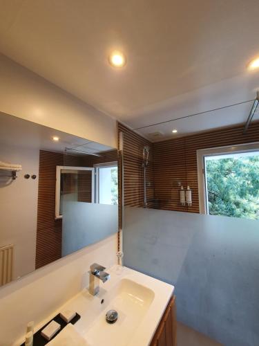 Kuchyň nebo kuchyňský kout v ubytování Hôtel Les Prateaux