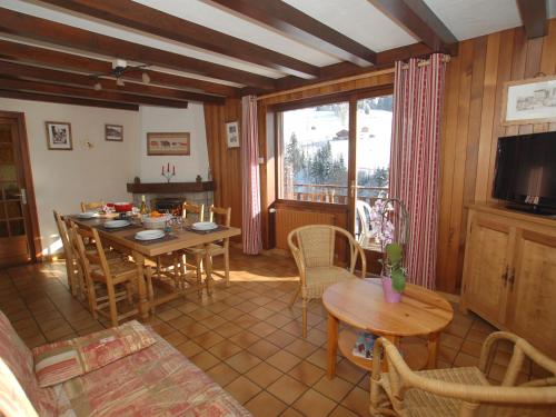 Appartement chaleureux 8 pers avec cheminée, proche pistes ski et navette gratuite - FR-1-467-43