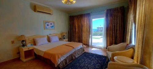 Ένα ή περισσότερα κρεβάτια σε δωμάτιο στο Private villas in Sheraton Sharm Resort - By Royal Vacations EG