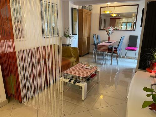 ChezAdrienParis - Appartement de 90m2 en souplex