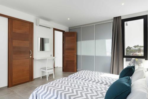 Modern Los Mojones Villa 3 Bedrooms All En-Suite Villa Berniente