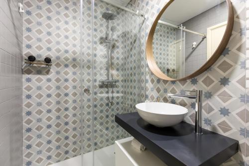 a bathroom with a sink and a mirror at Apartments2Stay I Porto - Flores in Porto