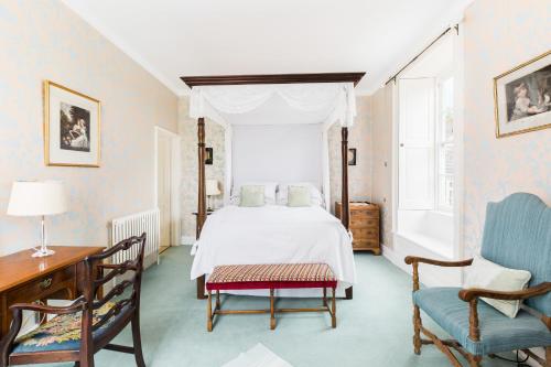 Un pat sau paturi într-o cameră la Upper Court