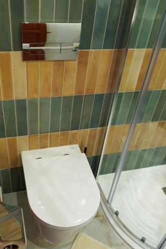a bathroom with a white toilet in a room at Central Malta Luxe Suite Prime Location in Mosta