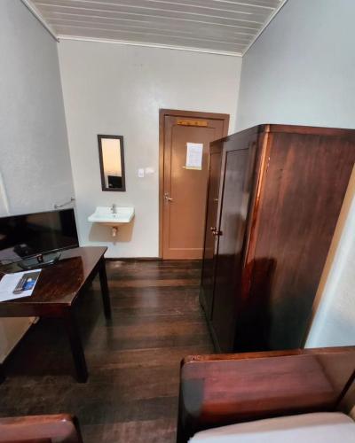 TV a/nebo společenská místnost v ubytování Hotel Real Koerich 24h