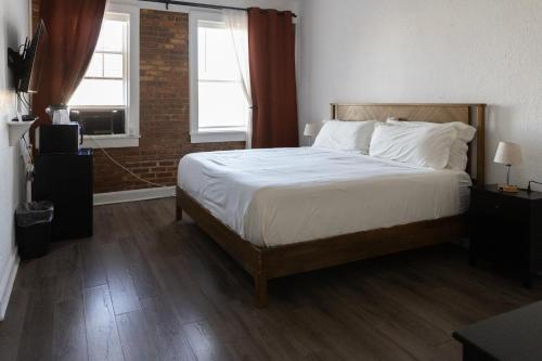 a bedroom with a large bed and a window at Hunter Arms Hotel in Saint Cloud